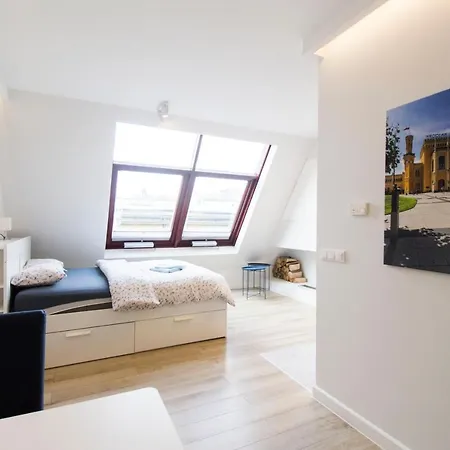Happy Estate - Old Town Apartment