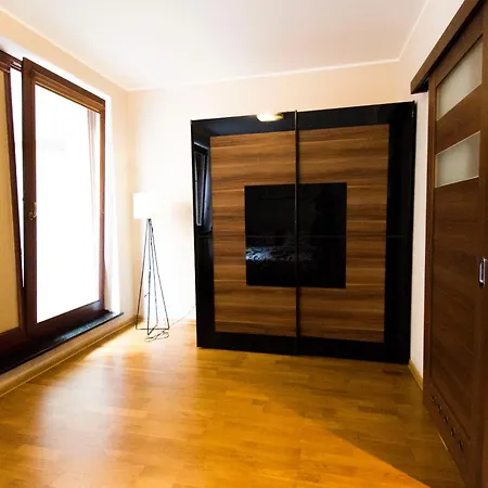 Happy Estate - Old Town Apartment