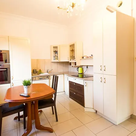 Happy Estate - Old Town Apartment *