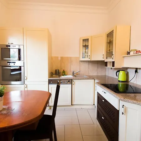 Happy Estate - Old Town Apartment *